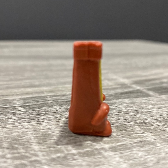 Shopkins | Music: Brown Hillary Harp (5-039) - Collectable Mini Figure - Picture 4 of 6